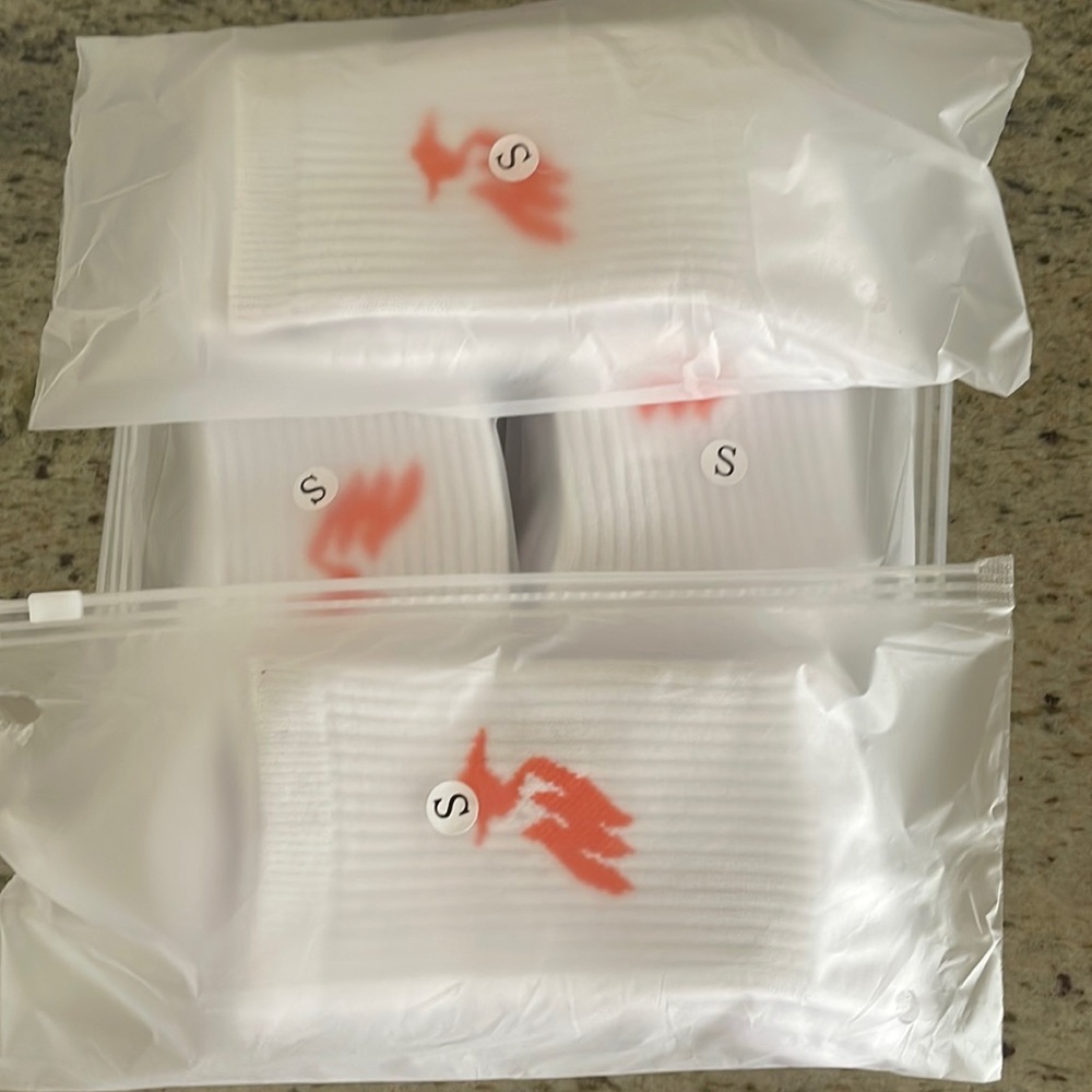 Crew Socks- 4 pack  we have more size S -M- and XL